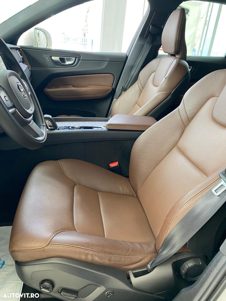 Volvo XC 60 B4 MHEV AT8 AWD Momentum Pro - 17