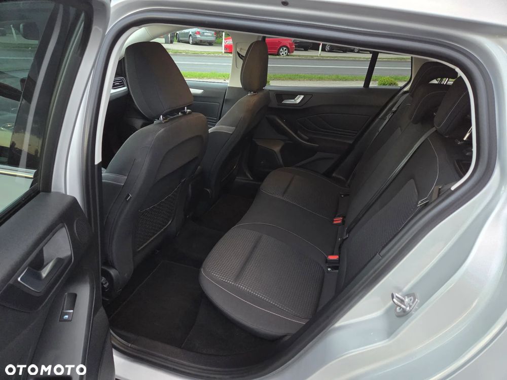 Ford Focus - 30