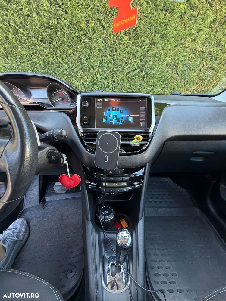 Peugeot 208 - 17