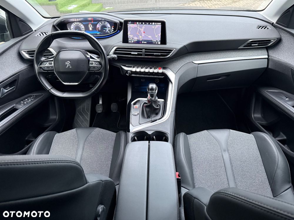 Peugeot 5008 - 8