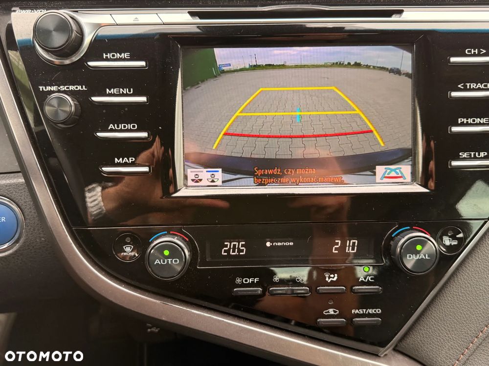 Toyota Camry 2.5 Hybrid Executive CVT - 27