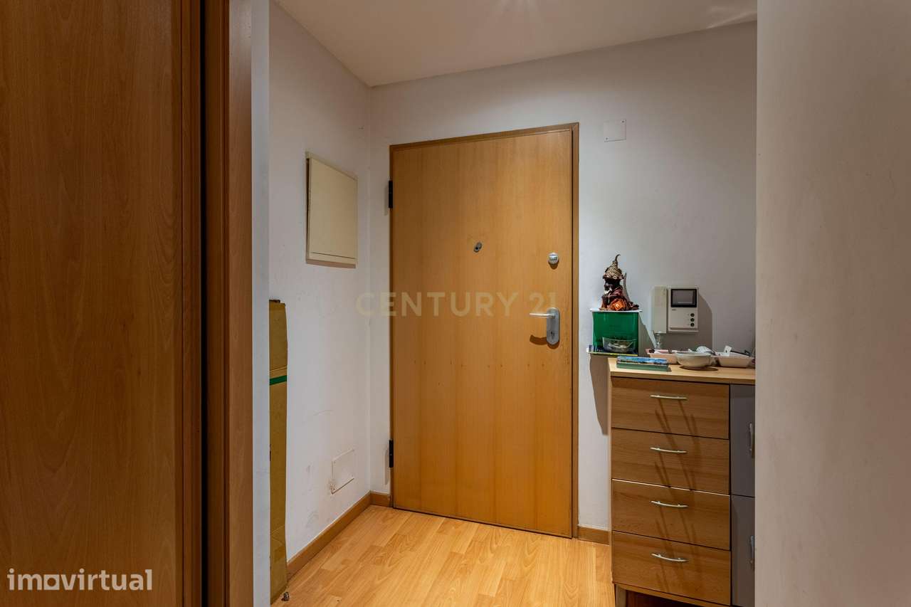 Apartamento T1 em Camarate com Varandas e Boa Exposição Solar - Grande imagem: 4/17