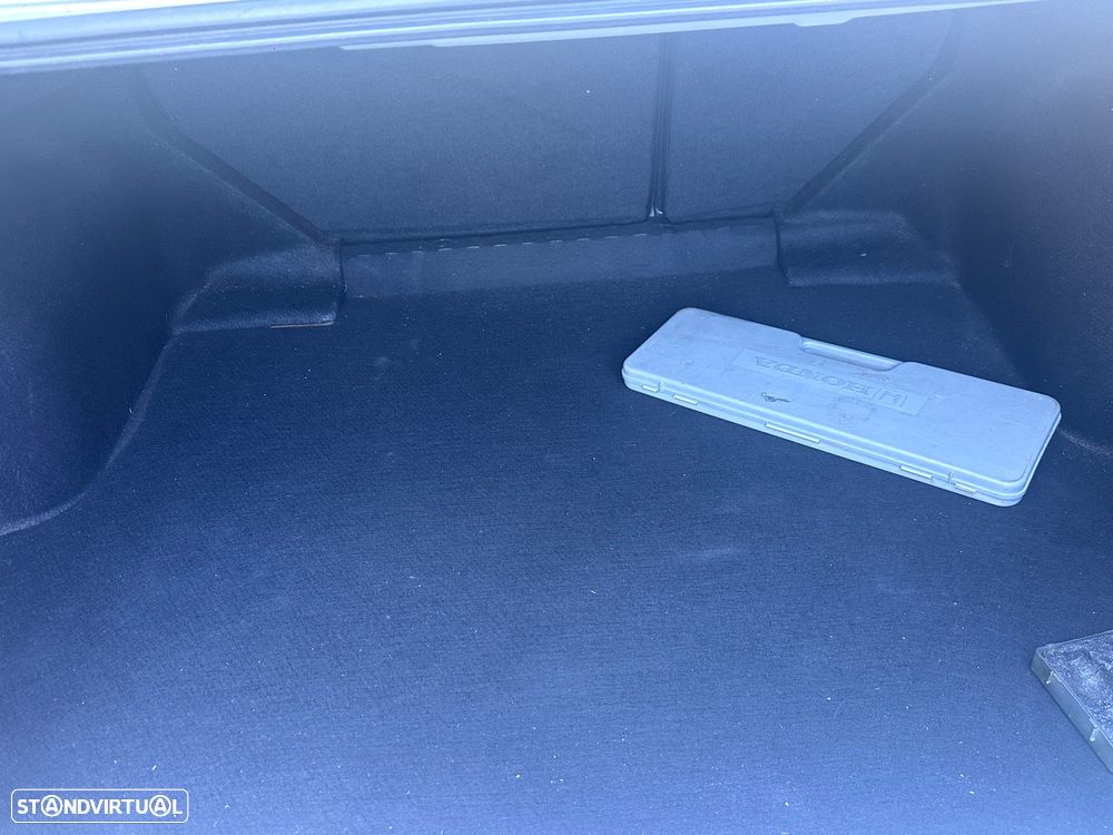 Honda Civic 1.6 ES - 11