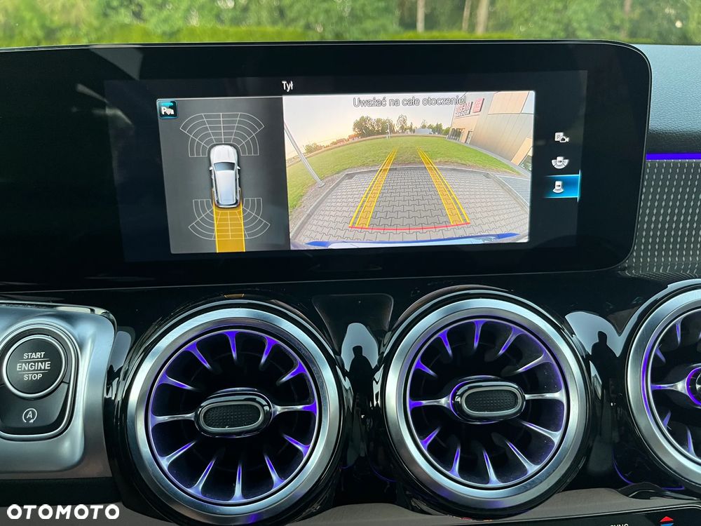 Mercedes-Benz GLB 200 Progressive 7G-DCT - 32