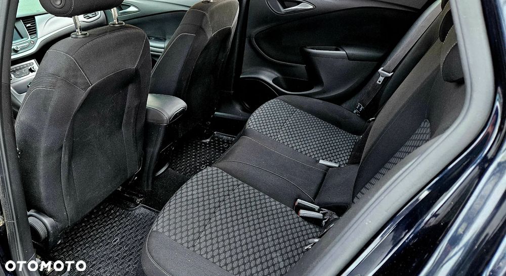 Opel Astra 1.6 CDTI Enjoy - 10