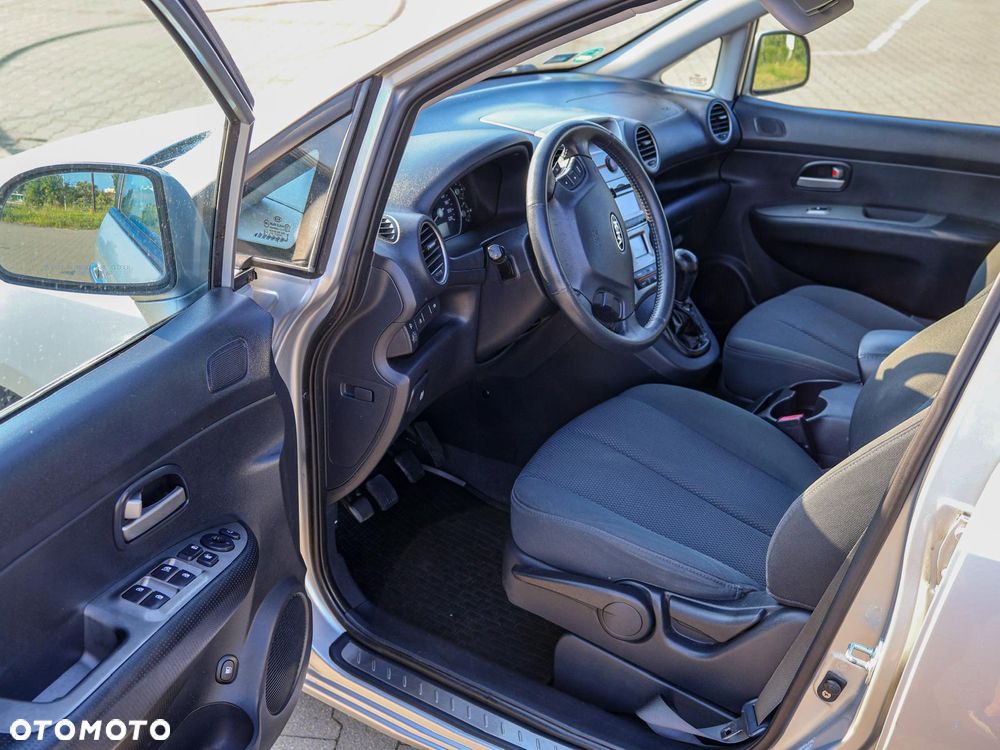 Kia Carens - 13