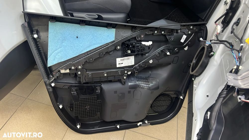Toyota C-HR - 34