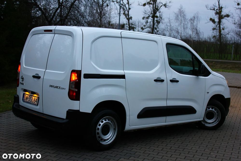 Toyota PROACE CITY BLASZAK 2 OSOBOWY 1.5 D-4D 100KM PEWNE AUTO FV23% - 9