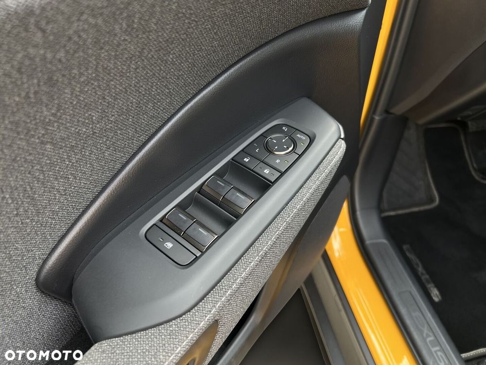 Lexus LBX 1.5 Hybrid - 11