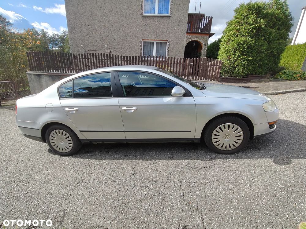 Volkswagen Passat 1.6 Trendline - 4