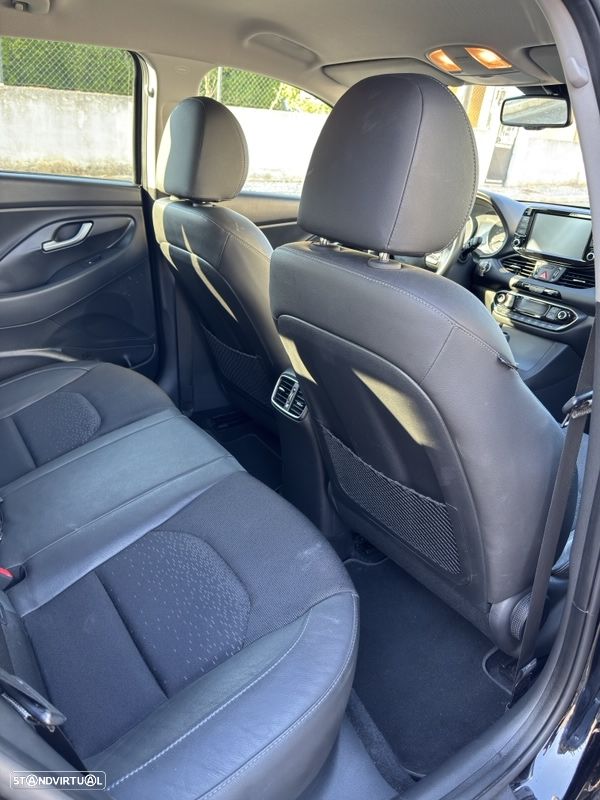 Hyundai i30 1.6 CRDI Comfort+Navi 7DCT - 24