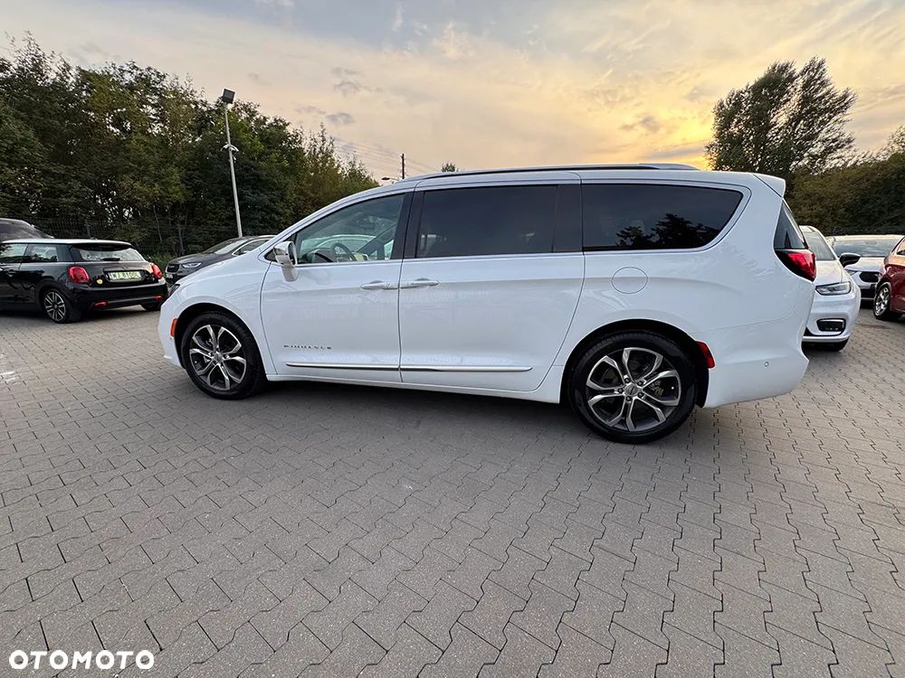 Chrysler Pacifica - 30
