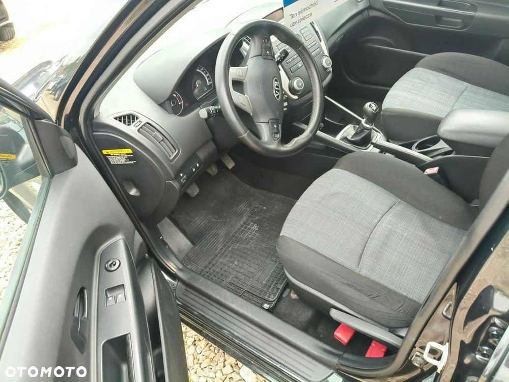 Kia Ceed - 14