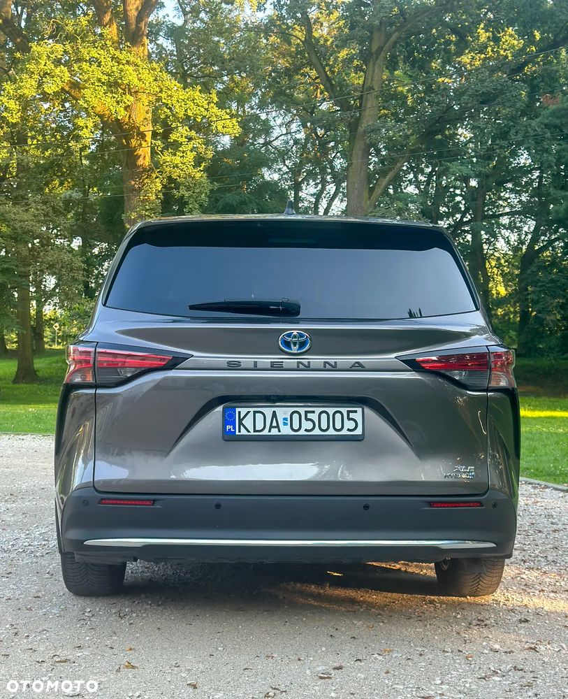 Toyota Sienna - 7