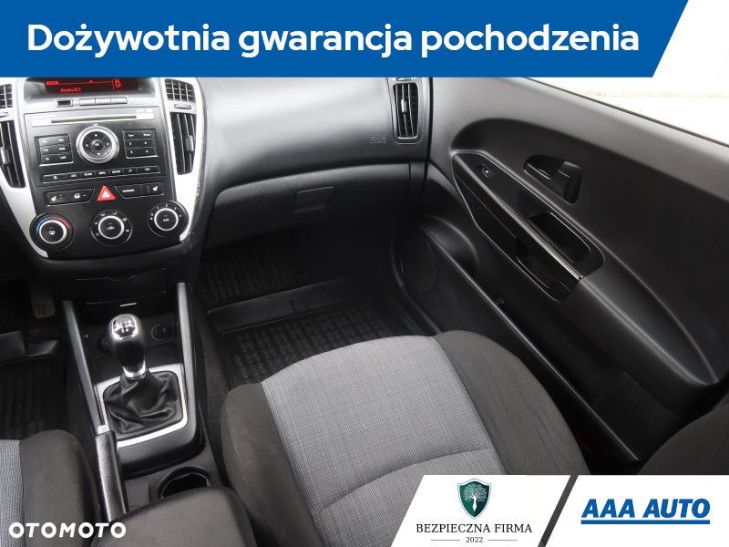 Kia Ceed - 10