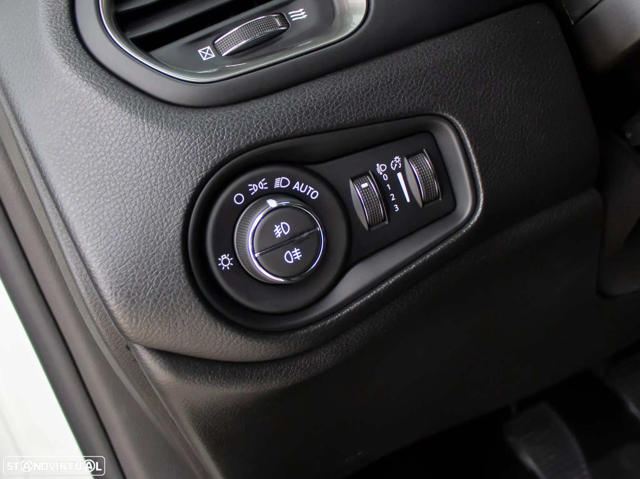 Jeep Renegade 1.0 T Limited - 21