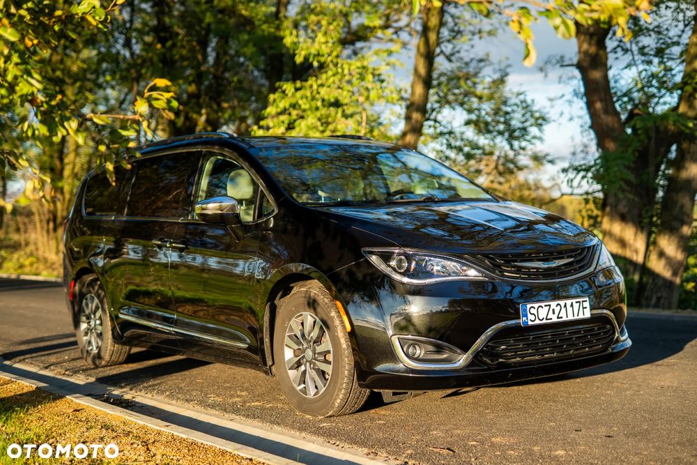 Chrysler Pacifica - 1