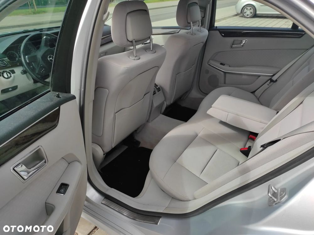 Mercedes-Benz Klasa E 200 BlueEFFICIENCY Elegance - 8
