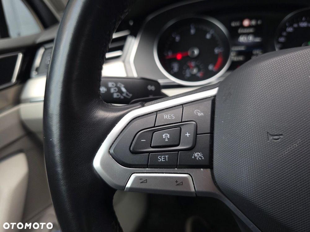 Volkswagen Passat 2.0 TDI Elegance DSG - 22