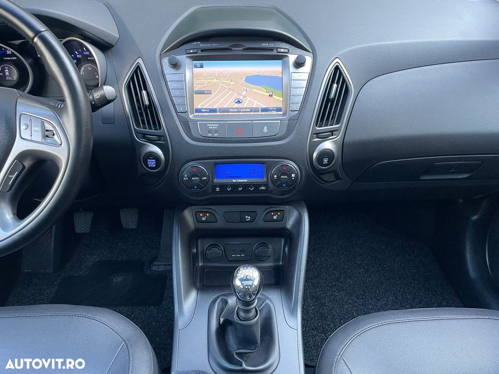Hyundai ix35 1.7 CRDI 2WD blue Finale Gold - 29