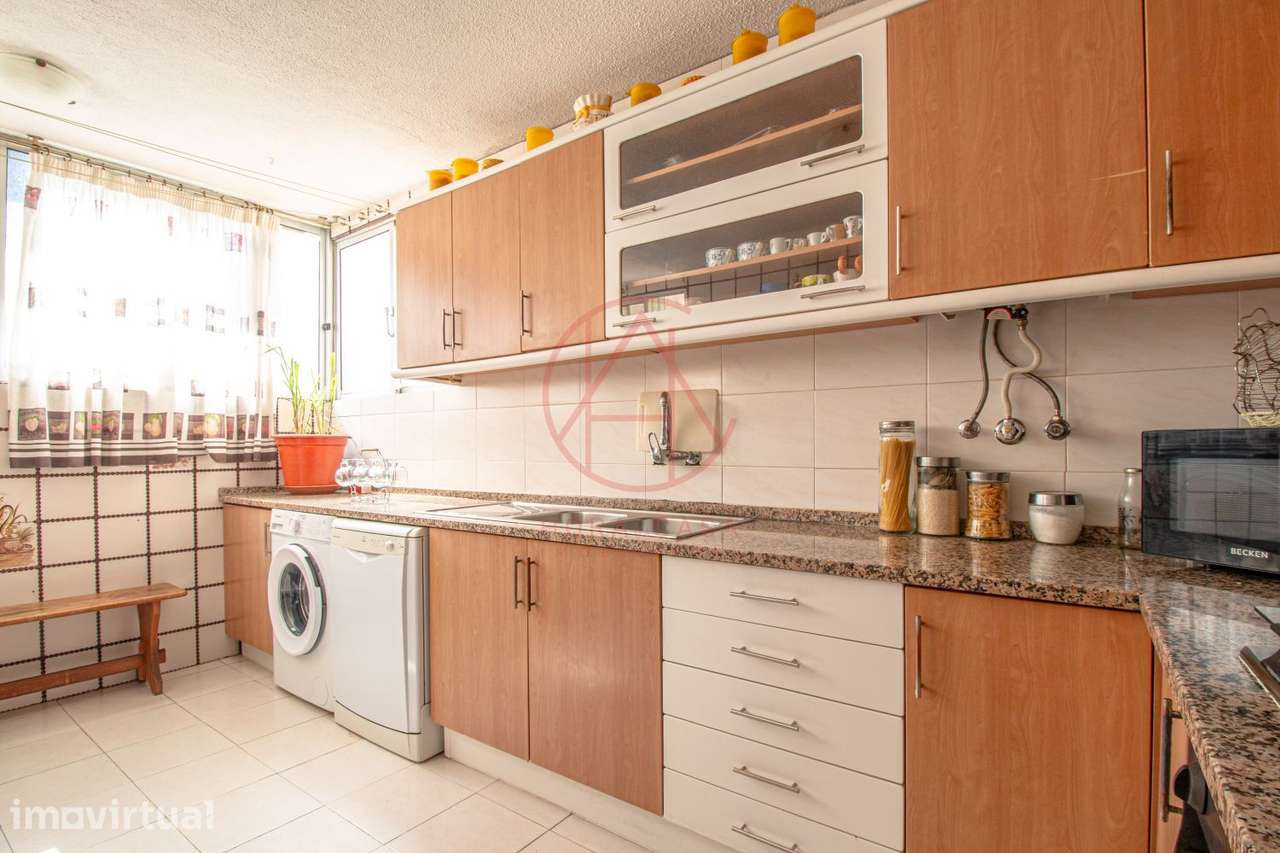 APARTAMENTO T3 1º andar c/ elevador - Sto Antonio da Charneca - Grande imagem: 3/36