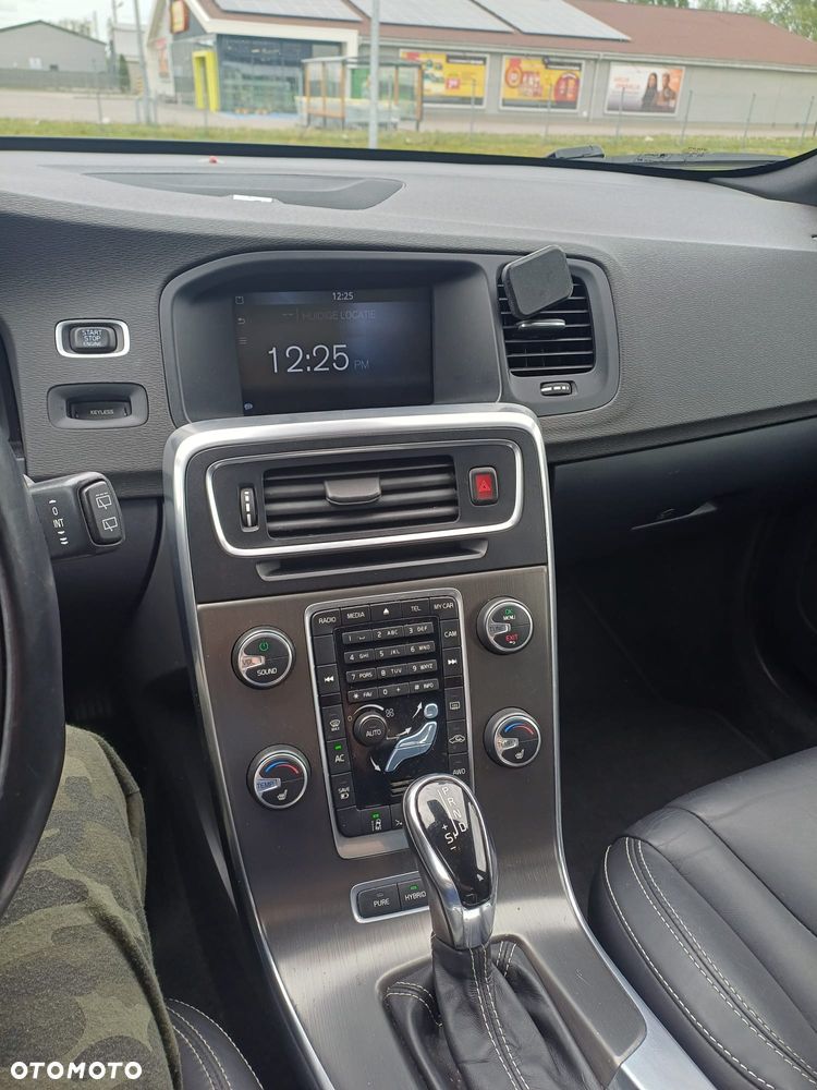 Volvo V60 D6 Plug-In-Hybrid AWD Geartronic Summum - 9