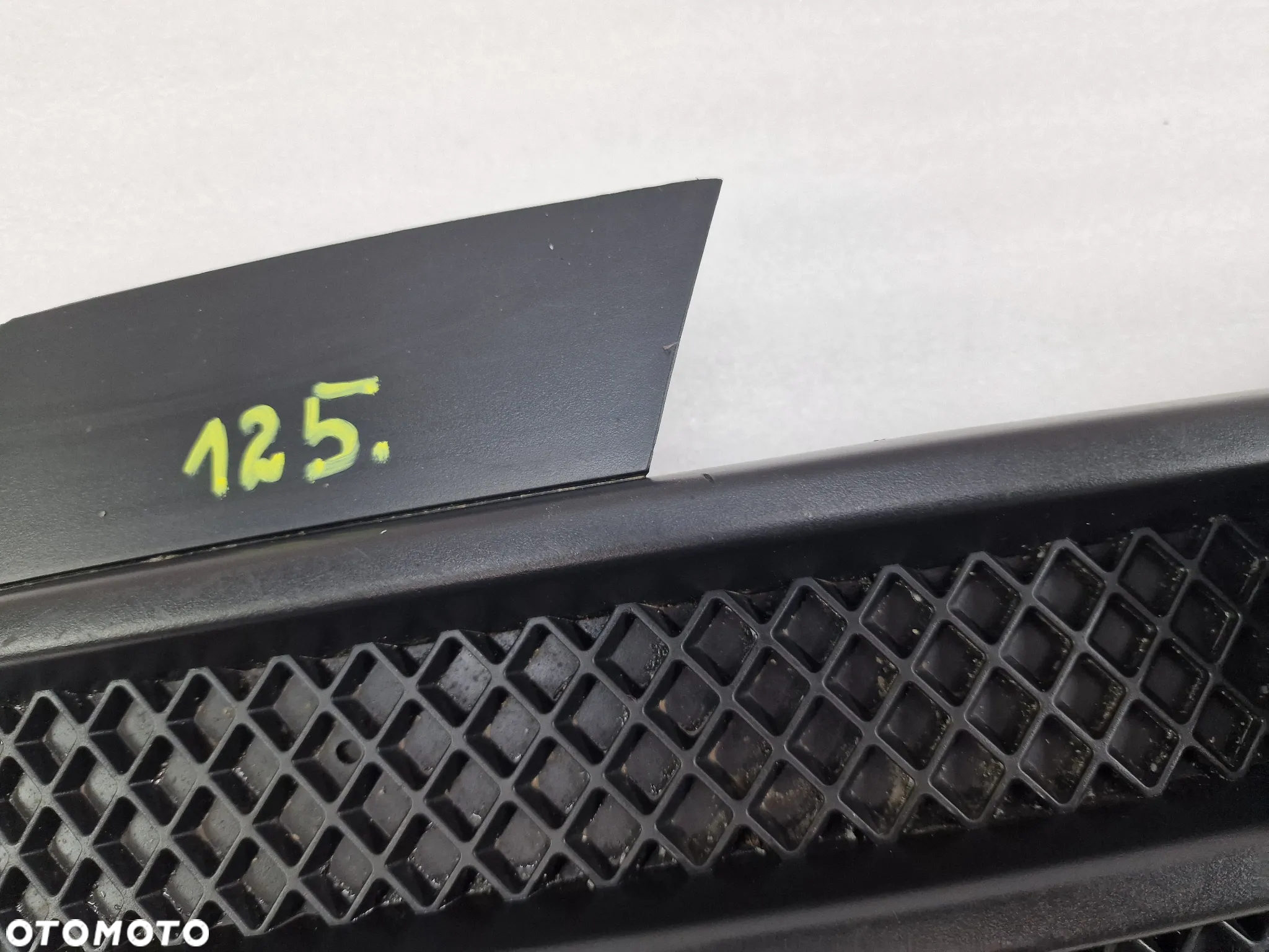 AUDI Q3 8U0 11- LEWA KRATKA BOCZNA ZDERZAKA PRZEDNIEGO PRZÓD , NR 8U0807681A , NR AUKCJI D/125 - 3