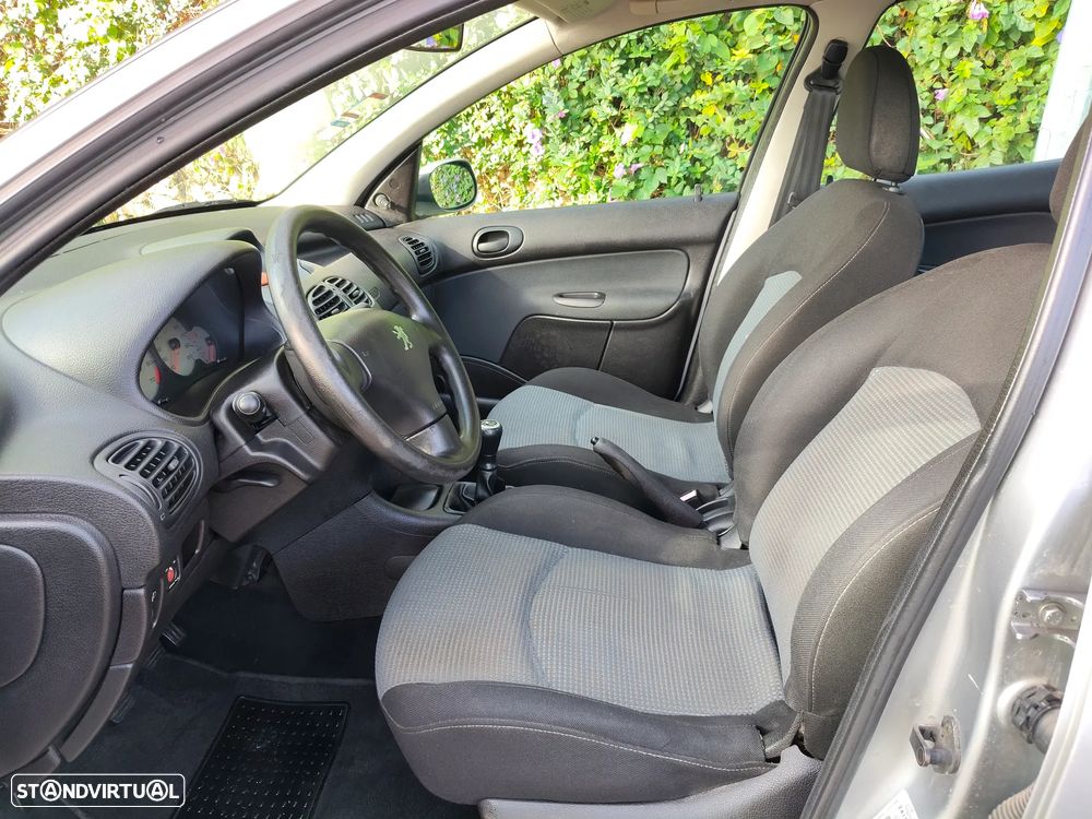 Peugeot 206 1.1 Color Line - 13