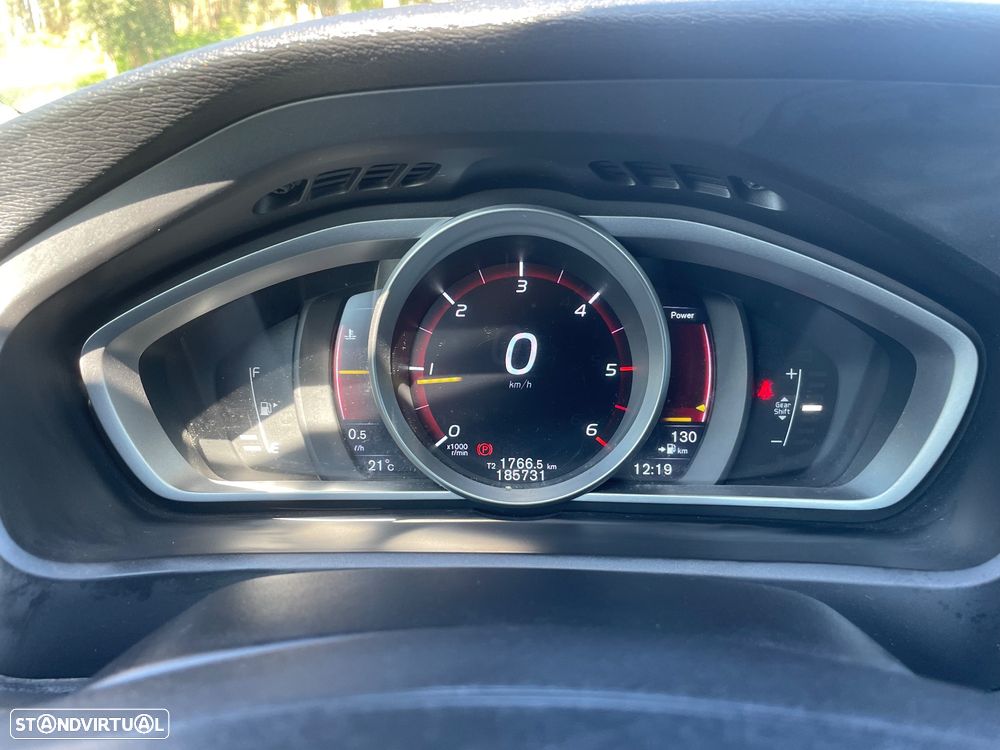 Volvo V40 Cross Country D2 Momentum - 25