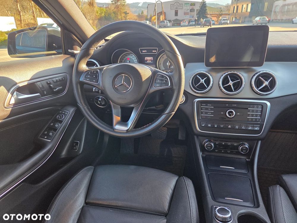 Mercedes-Benz GLA 220 d 4Matic 7G-DCT Style - 5
