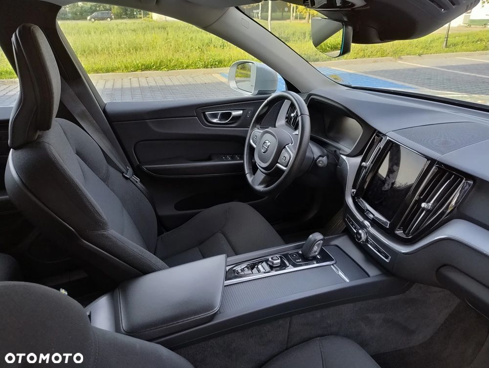 Volvo XC 60 B5 B AWD Momentum Pro - 19