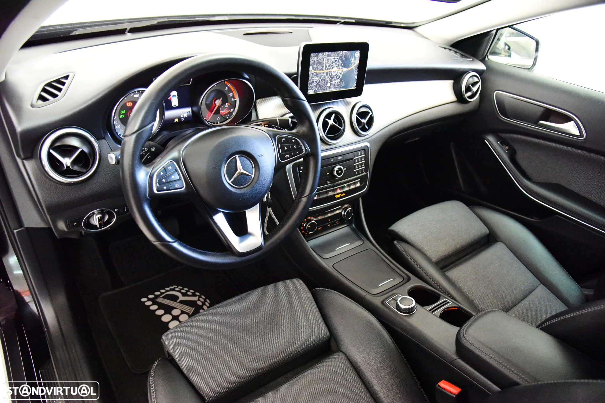 Mercedes-Benz GLA 180 (CDI) d 7G-DCT Urban - 11