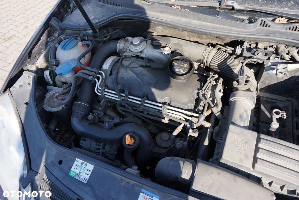 VOLKSWAGEN JETTA V SEDAN 2007 LC5F 1.9 TDI BXE 105KM JCR SZARY na części - 10