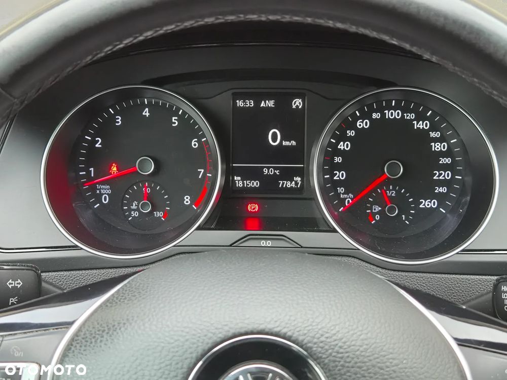 Volkswagen Passat 1.4 TSI BMT Trendline - 17