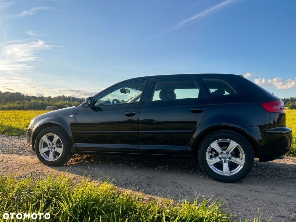 Audi A3 Sportback 1.6 FSI Attraction - 4