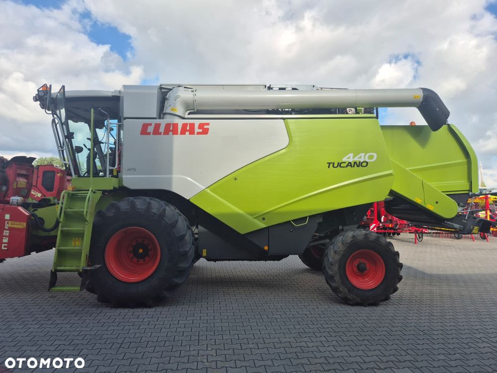 Claas Tucano 440 z hederem Vario 620 i przystawką do kukurydzy Olimac - 8