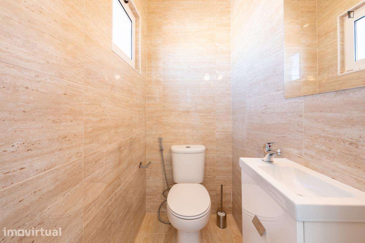 Quarto - localizado em Mouraria Lisbon - Grande imagem: 3/16