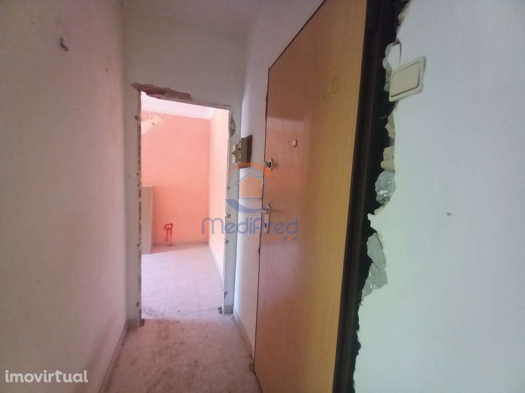 Apartamento T1 remodelado - Baixa da Banheira - Grande imagem: 2/16