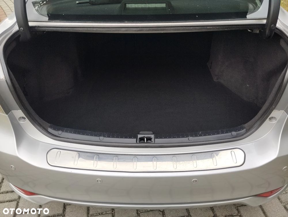 Toyota Avensis - 5