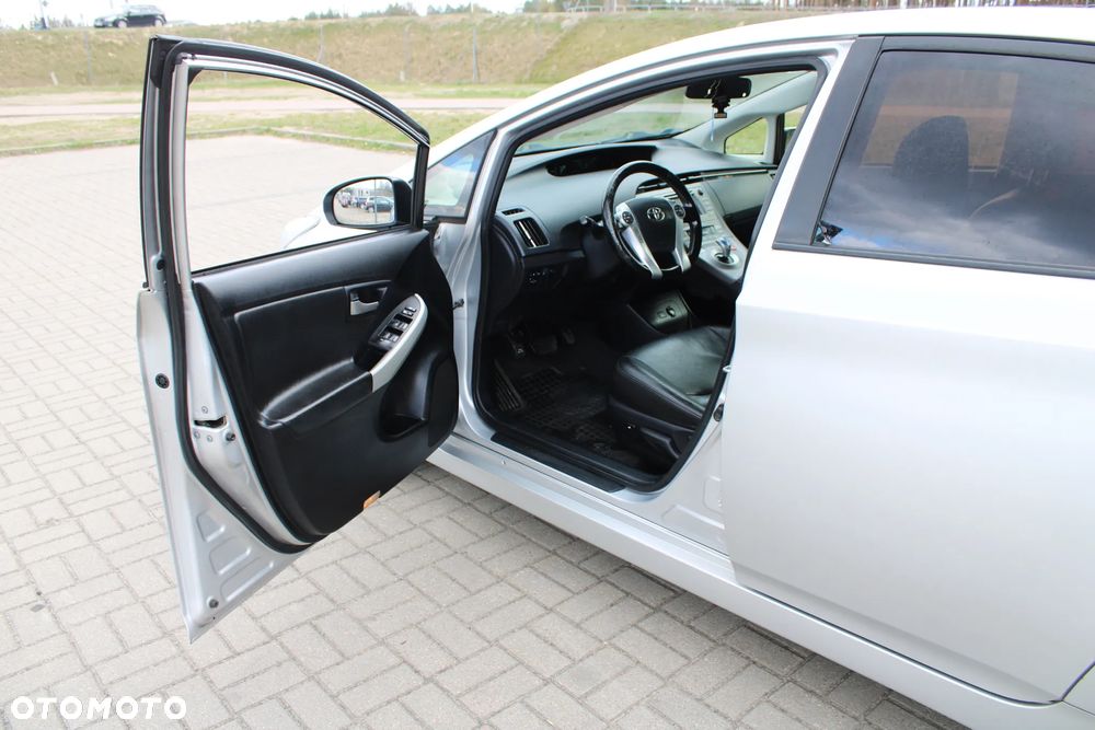 Toyota Prius - 25