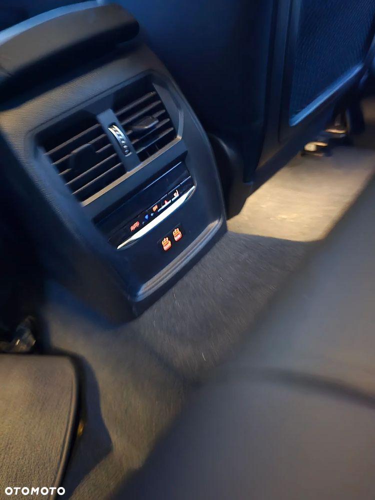 BMW Seria 3 318i M Sport - 14