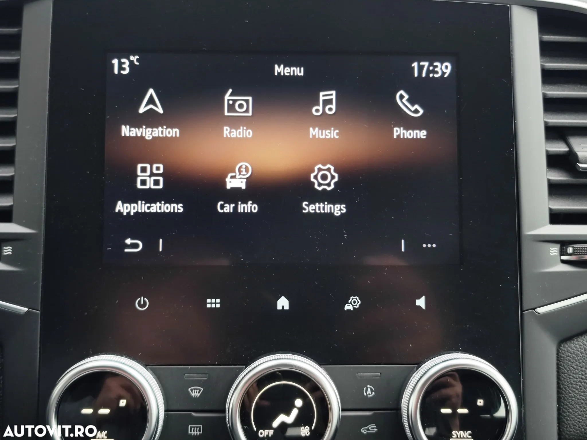 Renault Megane Grandtour E-TECH Plug-in 160 BUSINESS EDITION - 27