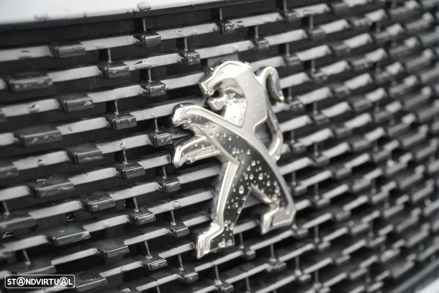 Peugeot 2008 1.2 PureTech Active EAT8 - 11