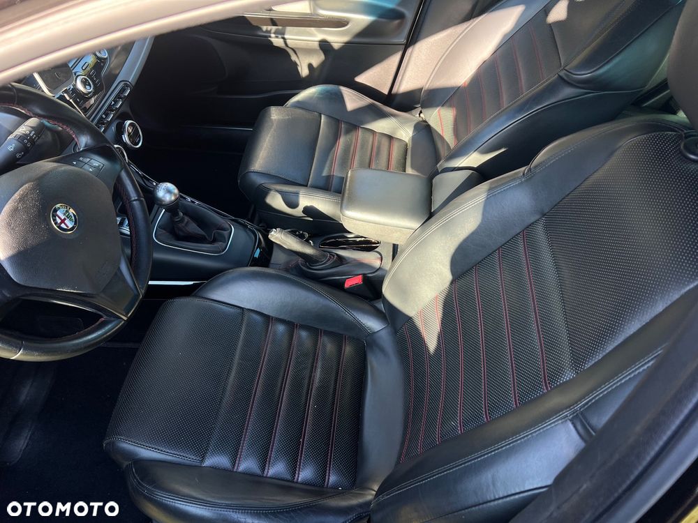 Alfa Romeo Giulietta 2.0 JTDM Distinctive - 19