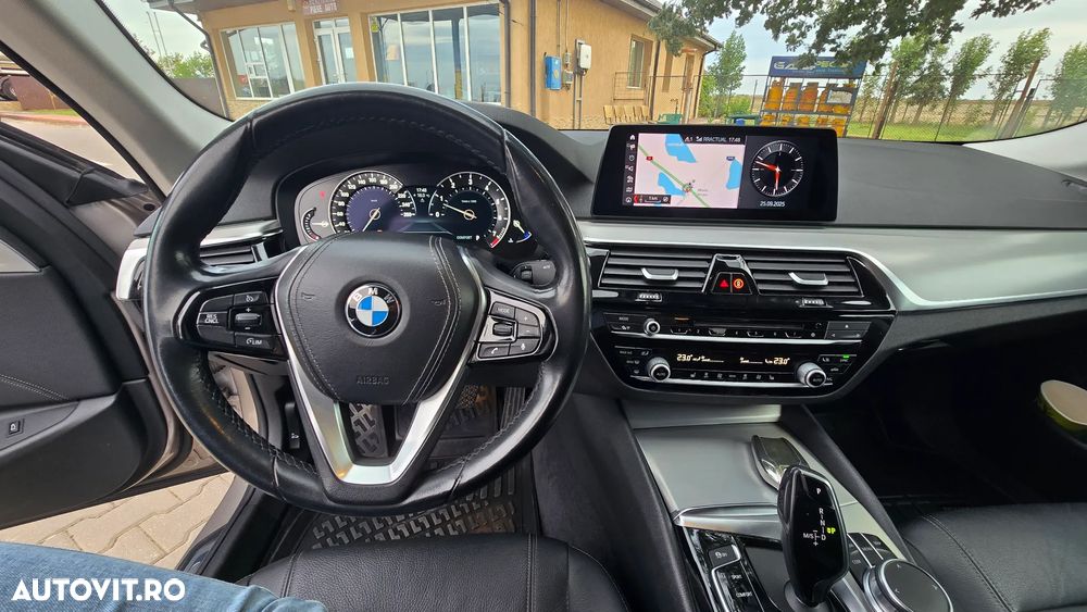 BMW Seria 5 520i AT - 11