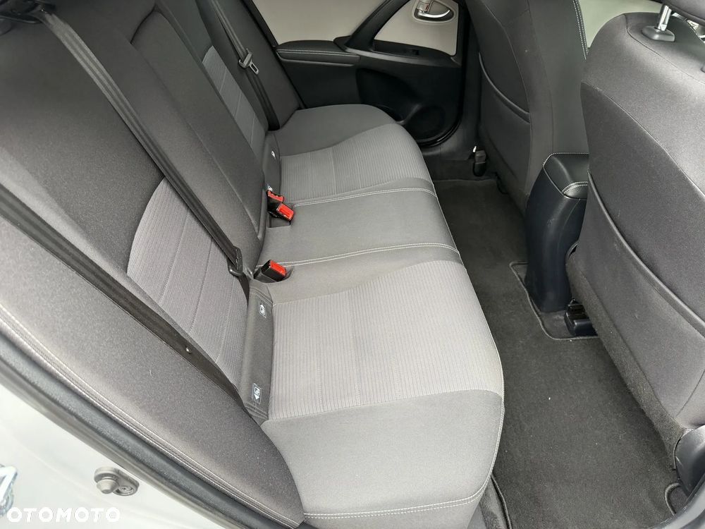 Toyota Avensis 1.8 Premium - 33