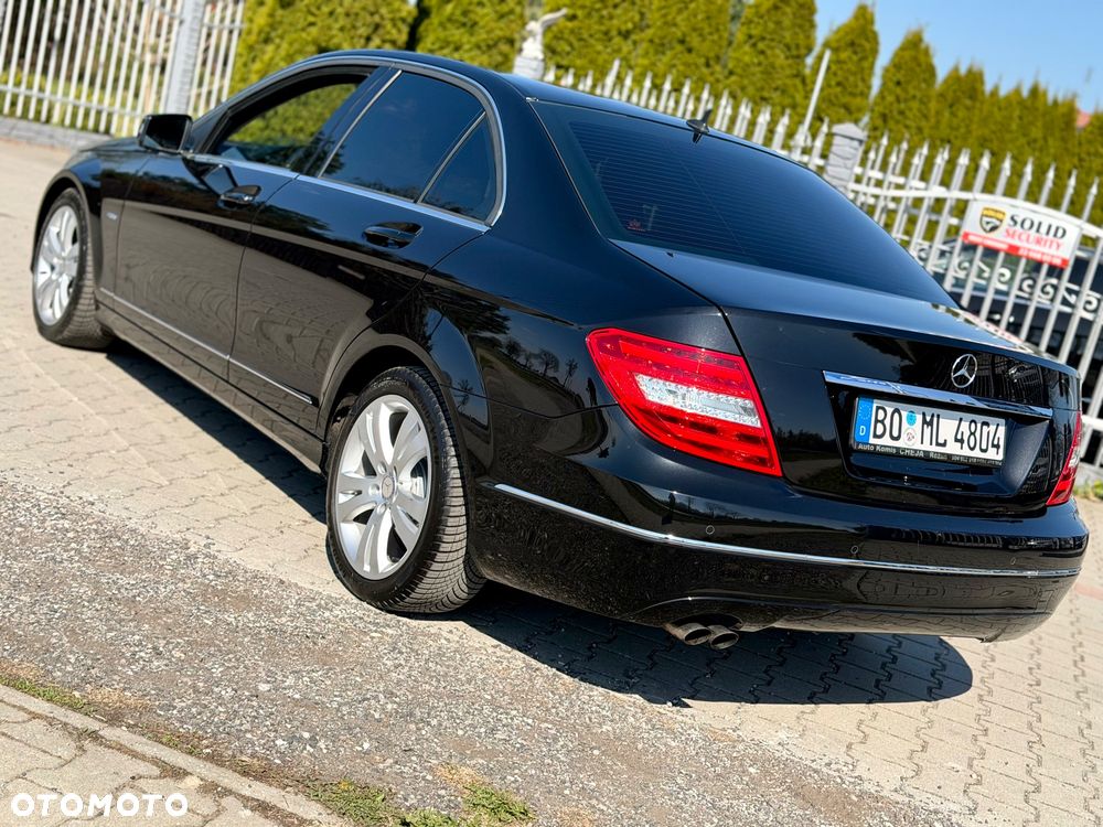 Mercedes-Benz Klasa C 180 CGI Automatik BlueEFFICIENCY Avantgarde - 34