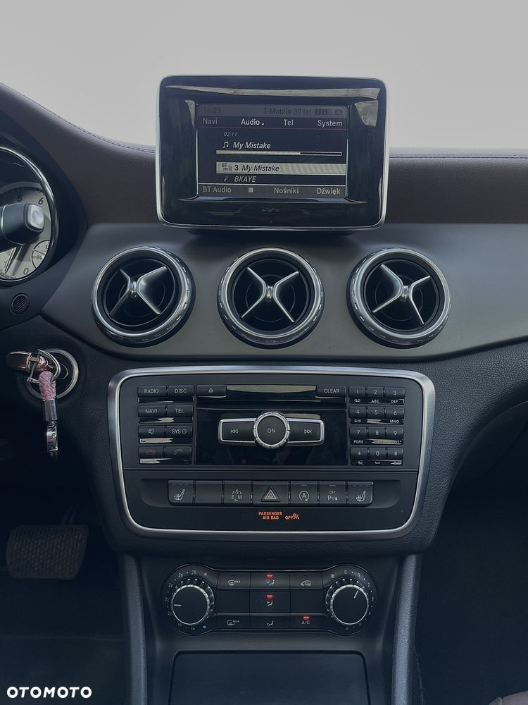 Mercedes-Benz GLA - 21