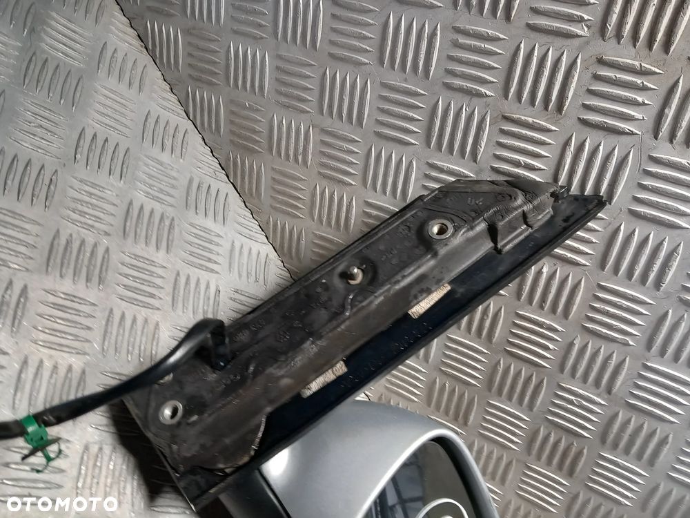 VW TOURAN LUSTERKO PRAWE PRZEDNIE PRAWY PRZÓD KOLOR: LA7W - 8