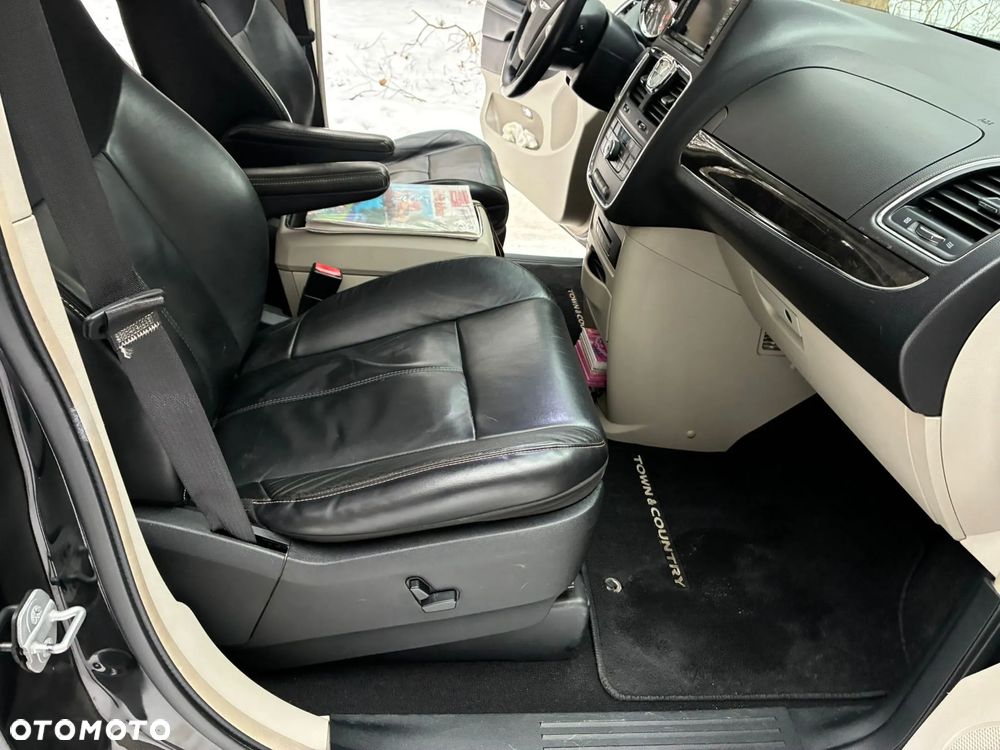 Chrysler Town & Country 3.6 Limited - 36